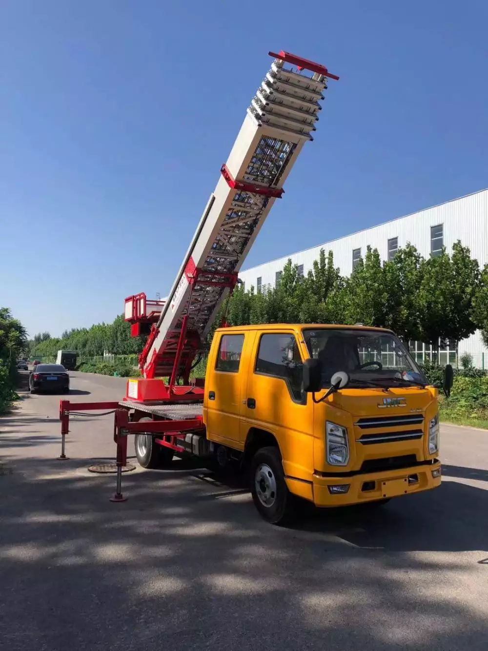 江阳附近的云梯车出租服务：轻松解决高空作业需求