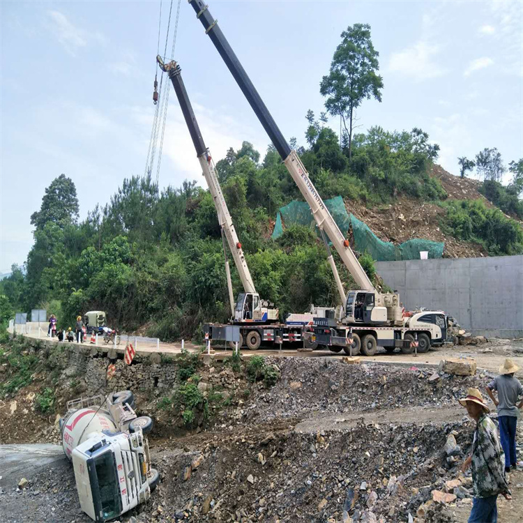 江阳汽车掉沟里叫吊车救援要多少钱